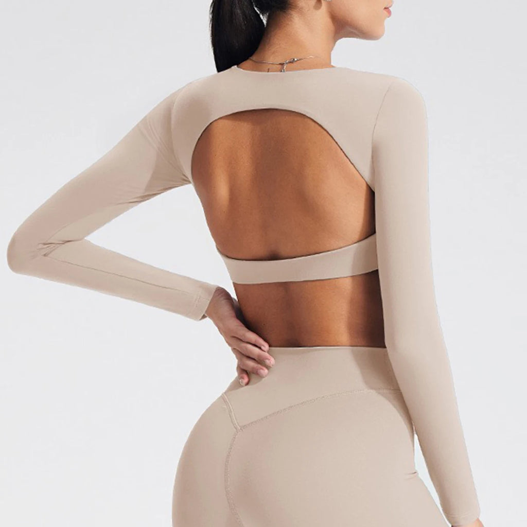 Women's long-sleeved yoga top with built-in breast pads, breathable and comfortable, suitable for gym workouts and fitness.